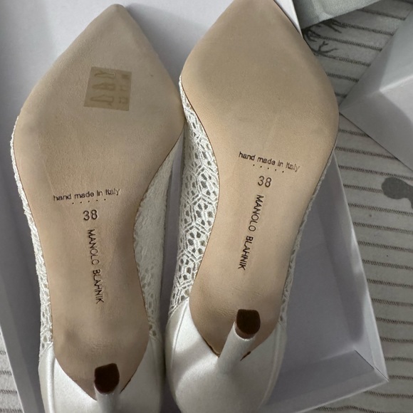 Manolo bhlanik wedding shoes! White lace pumps - Picture 4 of 12